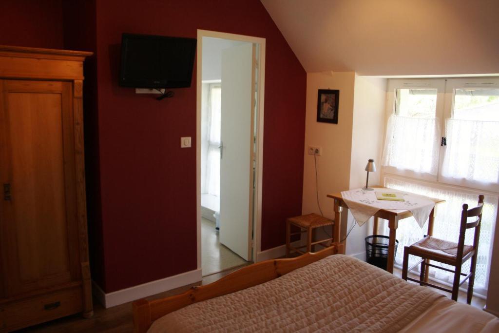 Auberge De Saint Julien Aux Bois Bilik gambar