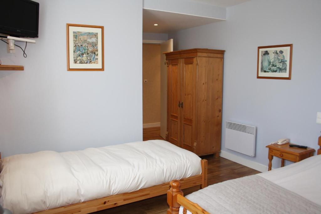 Auberge De Saint Julien Aux Bois Bilik gambar