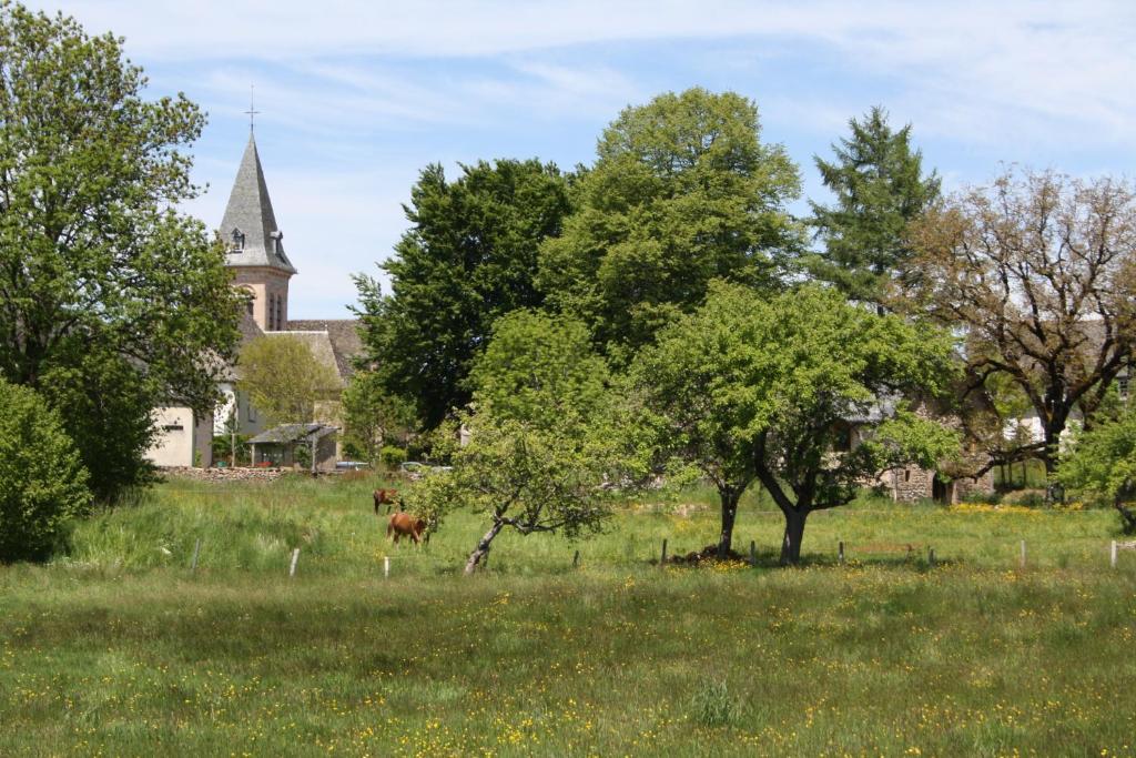 Auberge De Saint Julien Aux Bois Luaran gambar