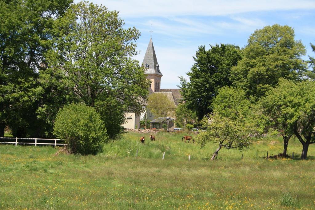 Auberge De Saint Julien Aux Bois Luaran gambar